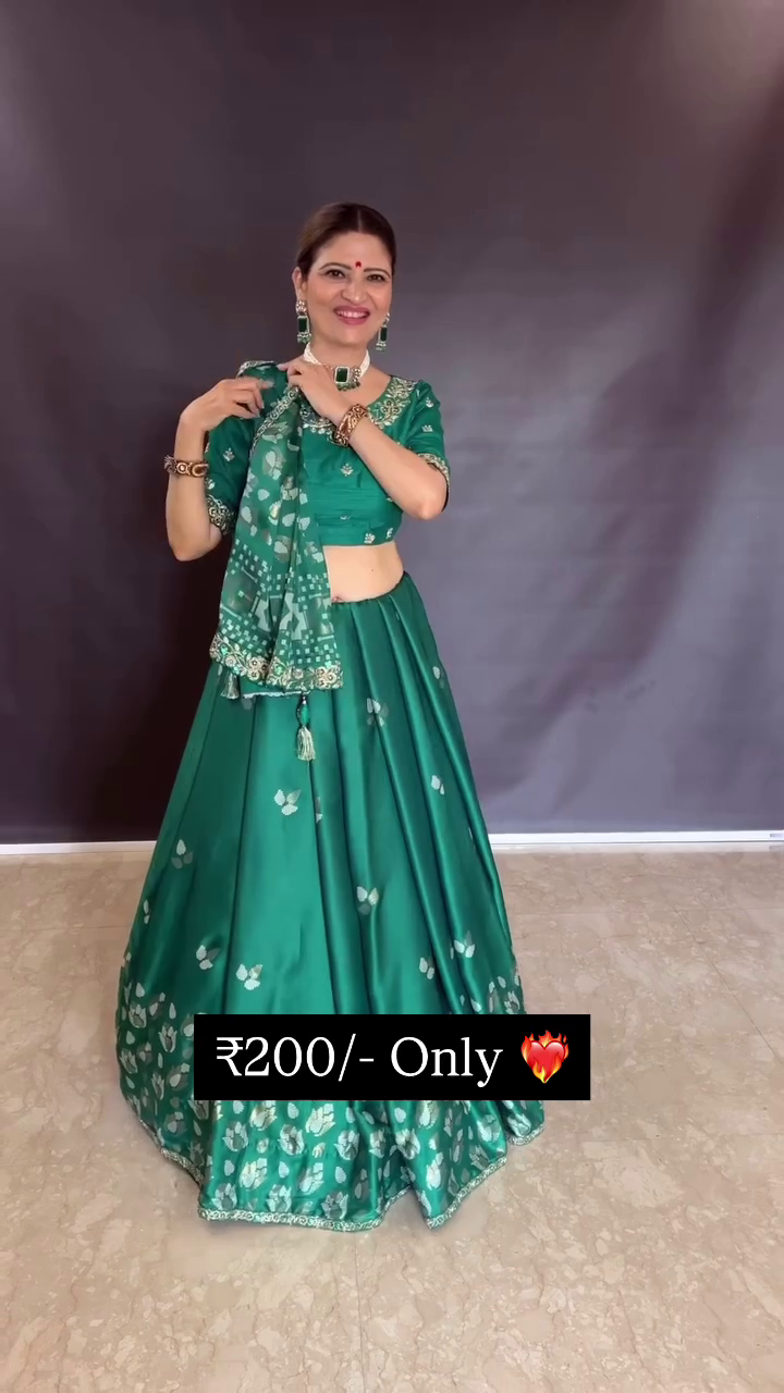 Soft Taffeta Silk with Printed Butti Work - Image 4