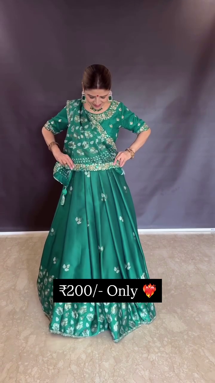 Soft Taffeta Silk with Printed Butti Work - Image 5