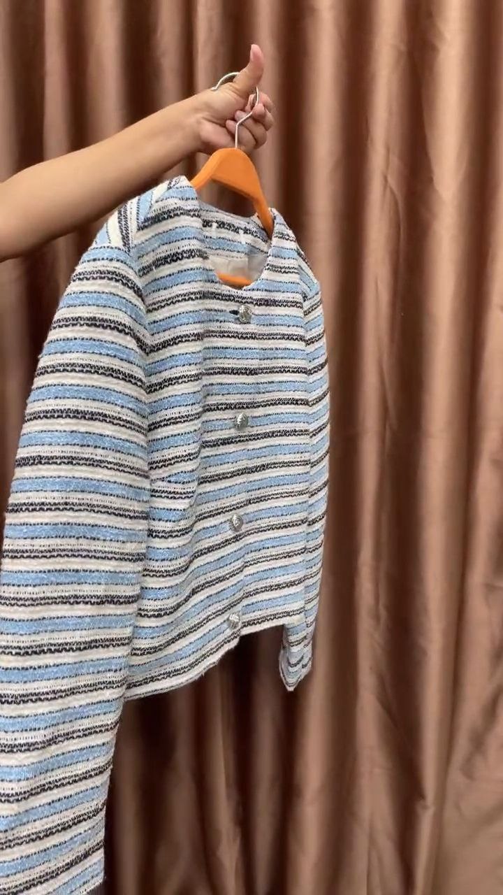 Women’s Striped Textured Crop Jacket - Image 2