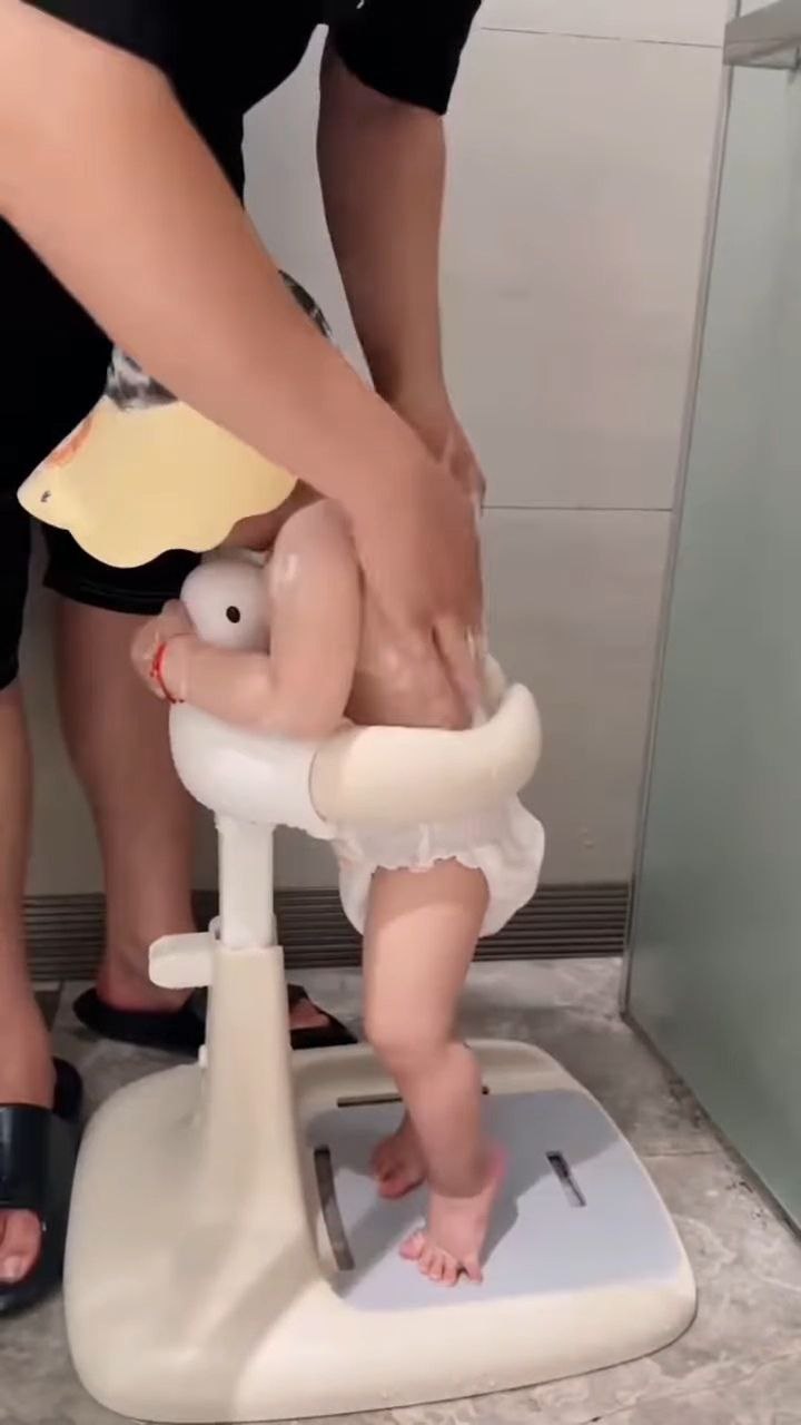 Adjustable Baby Bath & Shower Stand with Support Ring - Image 4