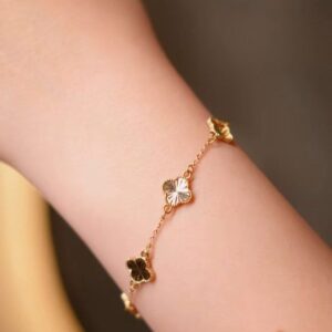 Golden Clover Motif Chain Necklace